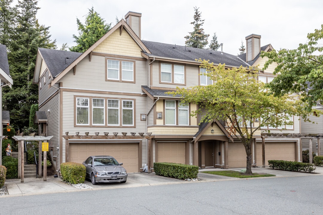 Hillcrest Place in Surrey, BC - Building Photo