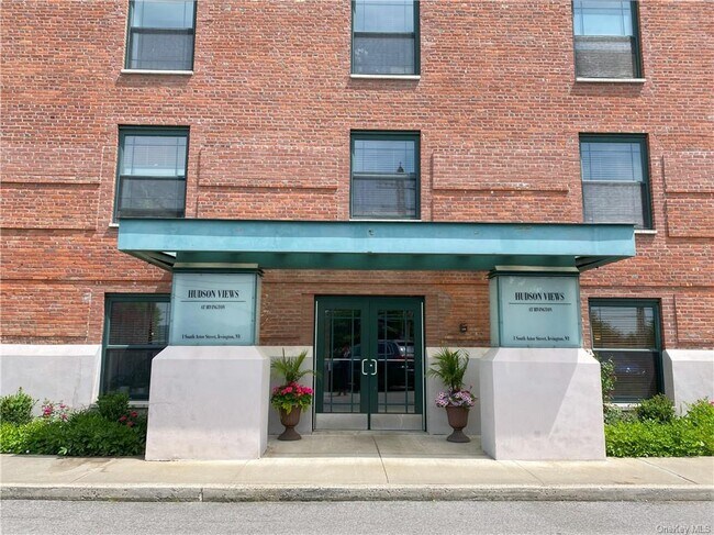 1 S Astor St-Unit -303 in Irvington, NY - Building Photo - Building Photo