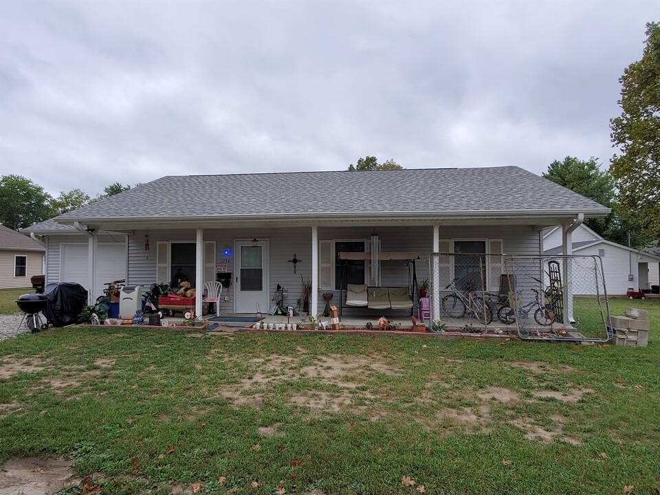 1134 S 8th St in Clinton, IN - Building Photo