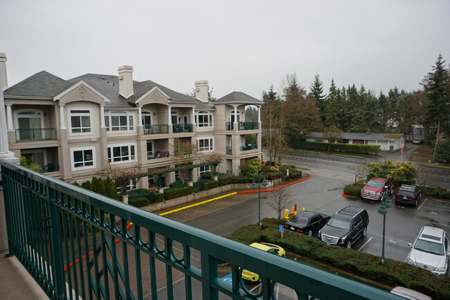 Milano Apartment Homes in Bellevue, WA - Foto de edificio - Building Photo