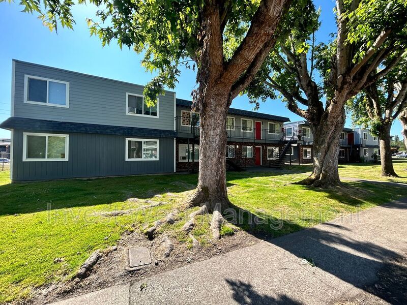 1942 Dorothy Ave in Longview, WA - Building Photo