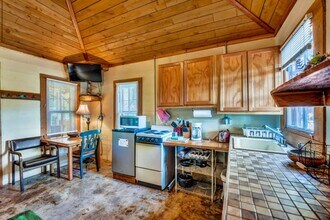 39 4th St in Ingram, TX - Building Photo - Building Photo