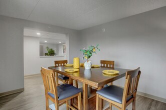 1718 Underpass Way, Unit One Bedroom Unit in Hagerstown, MD - Building Photo - Building Photo