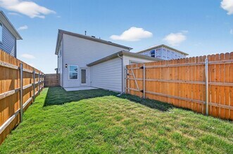 5804 Swedish Farms Ter in Del Valle, TX - Building Photo - Building Photo