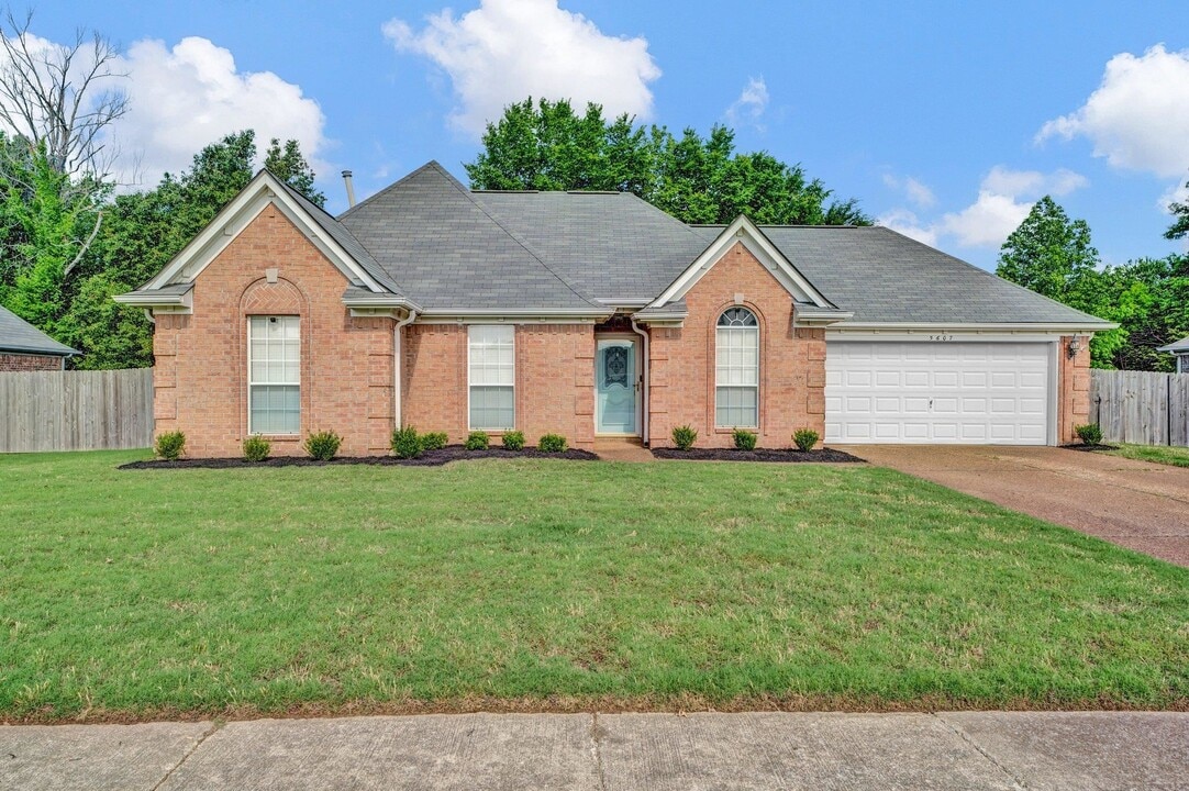 5607 Wolf Pack Dr in Arlington, TN - Building Photo