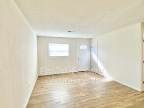 437 Fox Hill Rd in Hampton, VA - Building Photo - Building Photo