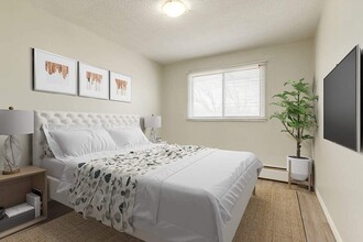 Nine and Five Apartments in Edmonton, AB - Building Photo - Building Photo