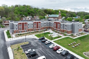 Holland Circle Apartments in Amsterdam, NY - Building Photo