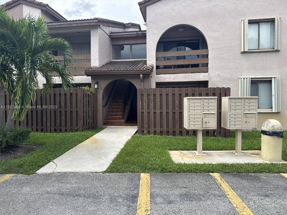 8999 SW 123rd Ct in Miami, FL - Building Photo