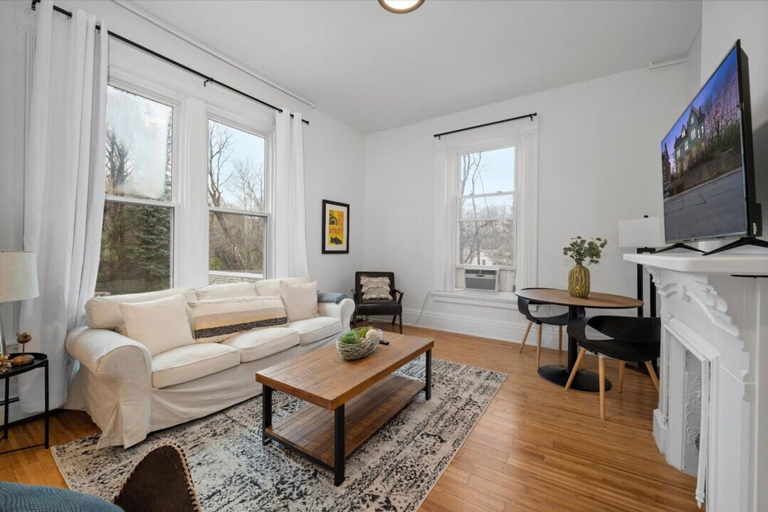 240 Mccormick Pl in Cincinnati, OH - Building Photo