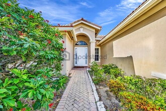 10555 Paso Fino Dr in Wellington, FL - Building Photo - Building Photo