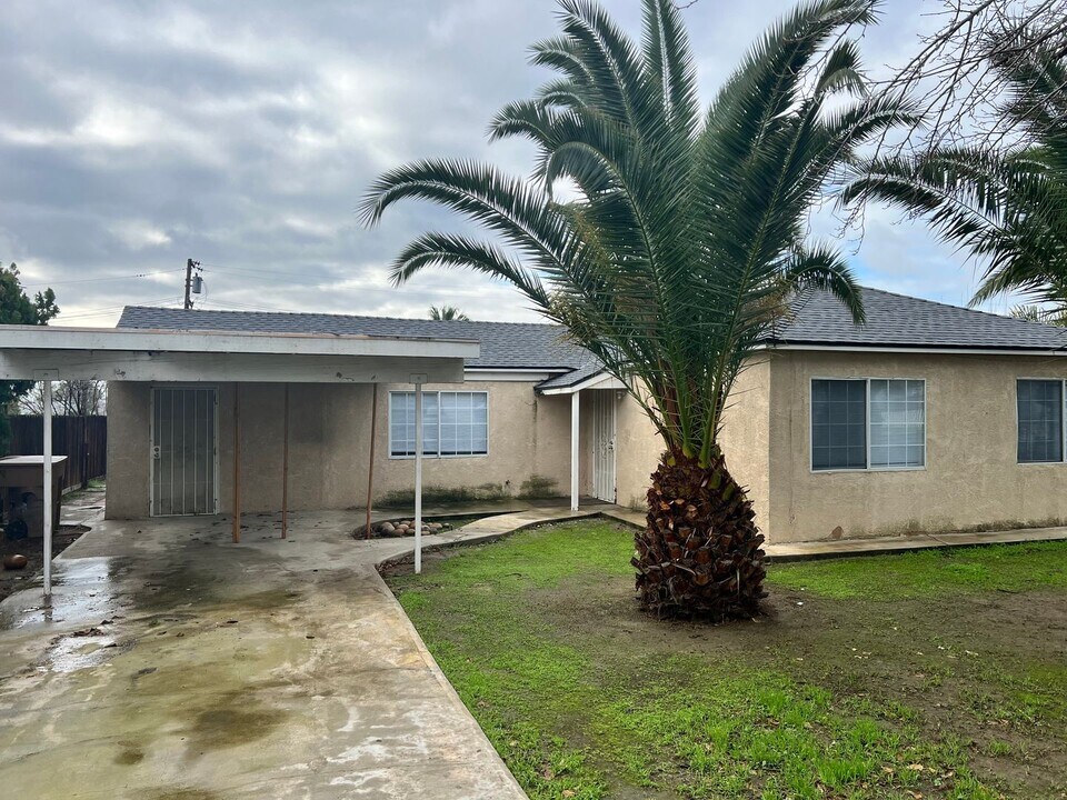 8401 Lexington Ave in Bakersfield, CA - Building Photo