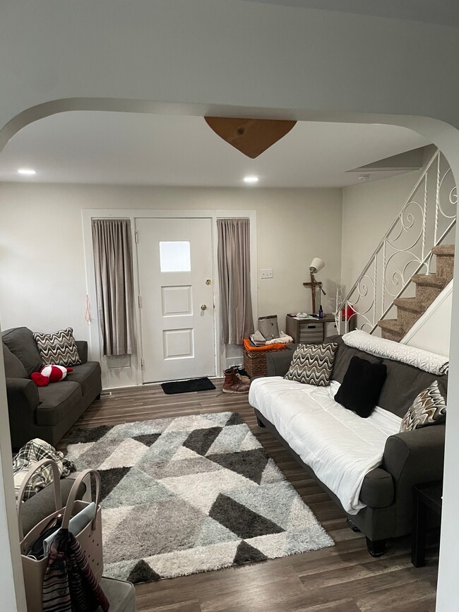 108 Hasbrook Ave in Cheltenham, PA - Foto de edificio - Building Photo