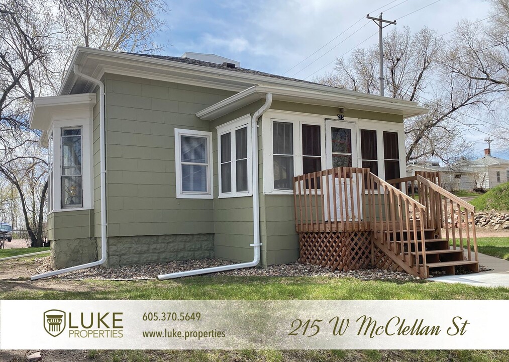 215 W McClellan St in Sioux Falls, SD - Building Photo