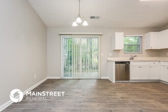 819 Martin Rd in Stone Mountain, GA - Foto de edificio - Building Photo