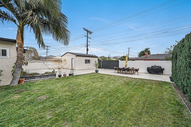 property at 7608 Whitsett Ave