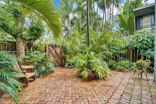 2940 Shipping Ave in Miami, FL - Building Photo