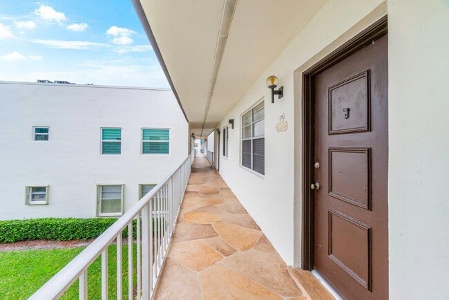 715 Normandy O in Delray Beach, FL - Building Photo - Building Photo