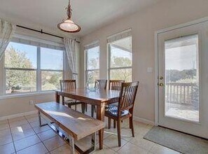 15713 Fisher Island Dr in Austin, TX - Foto de edificio - Building Photo