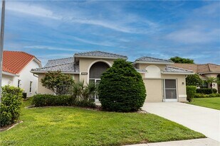 8204 Breton Cir in Ft. Myers, FL - Building Photo