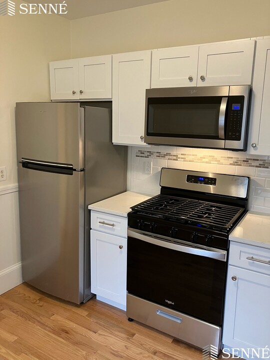 10 Cypress St in Somerville, MA - Building Photo