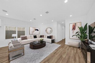 8402 Double in Houston, TX - Building Photo