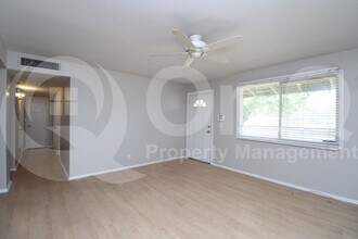 925 W Parkway Blvd in Tempe, AZ - Foto de edificio - Building Photo