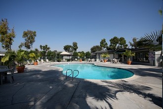 Arbor Glen Apartment Homes in Garden Grove, CA - Foto de edificio - Building Photo