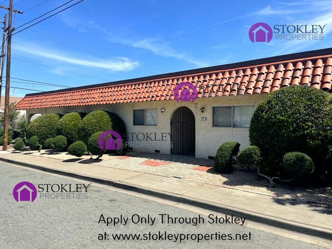 property at 2701 Lincoln Ln