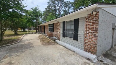 2749 Frontier Ave in Orange Park, FL - Building Photo - Building Photo