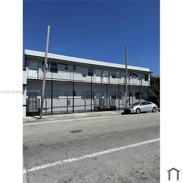 467 NW 8th St in Miami, FL - Foto de edificio