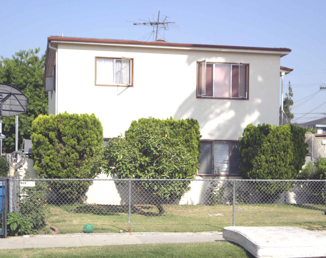 6045 Mayflower Ave in Maywood, CA - Building Photo - Building Photo