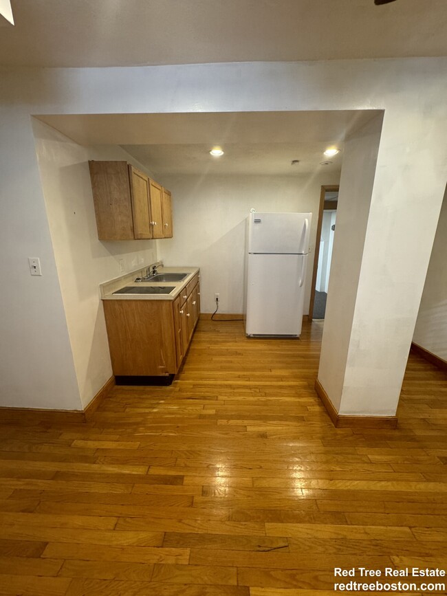 86 Chestnut St, Unit G in Brookline, MA - Building Photo - Building Photo