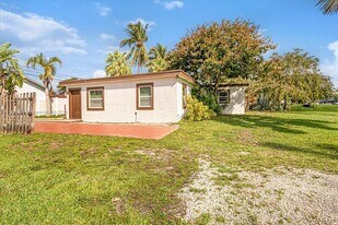 4421 SW 73rd Terrace in Davie, FL - Building Photo
