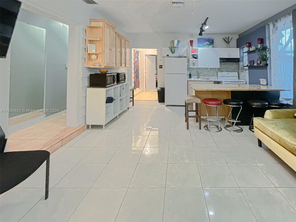 4201 SW 60th Pl-Unit -2 in Miami, FL - Building Photo