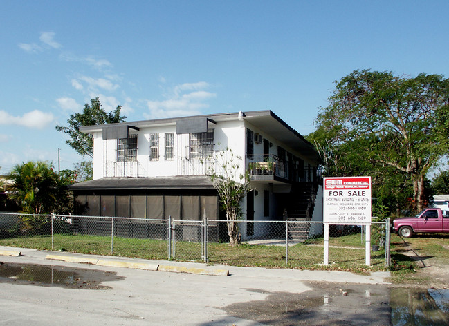 42 NW 7th Ave in Homestead, FL - Foto de edificio - Building Photo