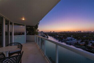 3411 Indian Creek Dr, Unit 1201 in Miami Beach, FL - Foto de edificio - Building Photo
