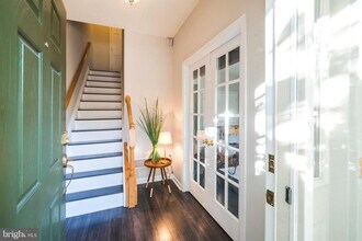 2336 Huntington Station Ct in Alexandria, VA - Foto de edificio - Building Photo