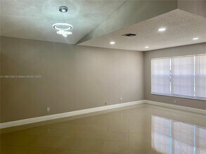 405 SW 183rd Way in Pembroke Pines, FL - Building Photo - Building Photo