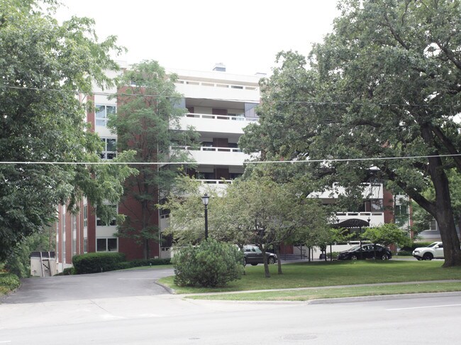 Co-Op in Des Moines, IA - Foto de edificio - Building Photo