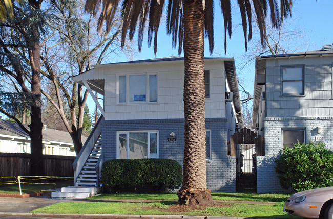 3227 W St in Sacramento, CA - Building Photo - Building Photo