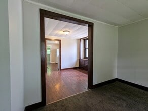 818 Woodbine Ave in Lansing, MI - Foto de edificio - Building Photo