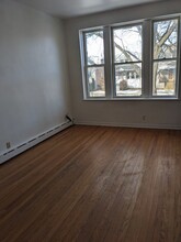 5117 W Gunnison St, Unit 1 in Chicago, IL - Building Photo - Building Photo