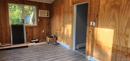 177 Magnolia Dr in Mastic Beach, NY - Building Photo - Building Photo