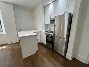 140 E 46th St, Unit 4K in New York, NY - Building Photo - Building Photo