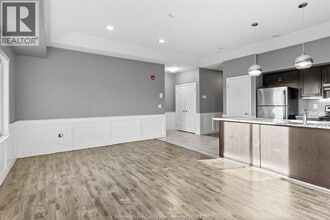 5929 NEWMAN  2 in Windsor, ON - Building Photo - Building Photo