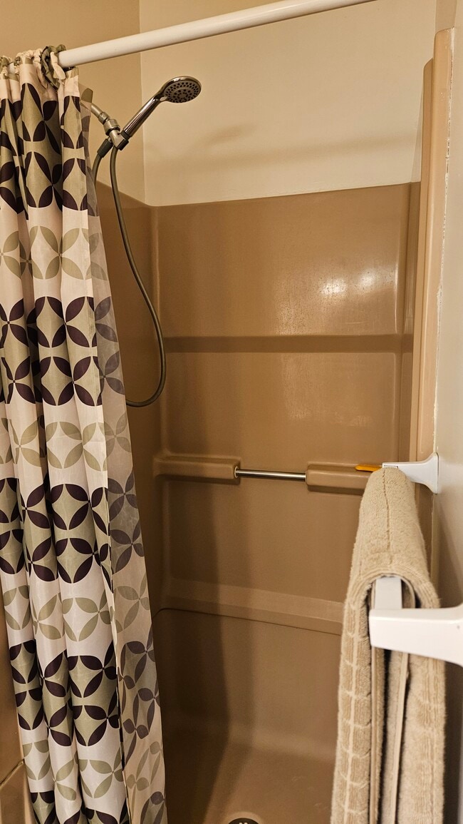 37 Main St, Unit 2F in Fairhaven, MA - Building Photo - Building Photo