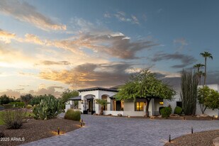6718 E San Juan Ave in Paradise Valley, AZ - Building Photo