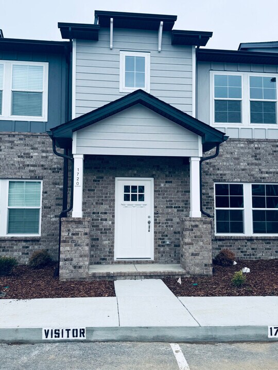 1720 Elliott Williams Wy in Gallatin, TN - Building Photo