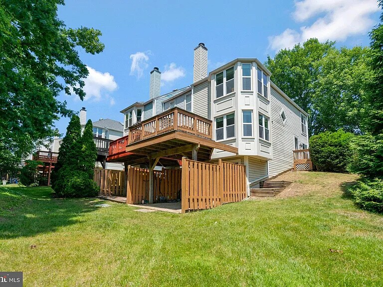 6001 Liverpool Ln in Alexandria, VA - Building Photo